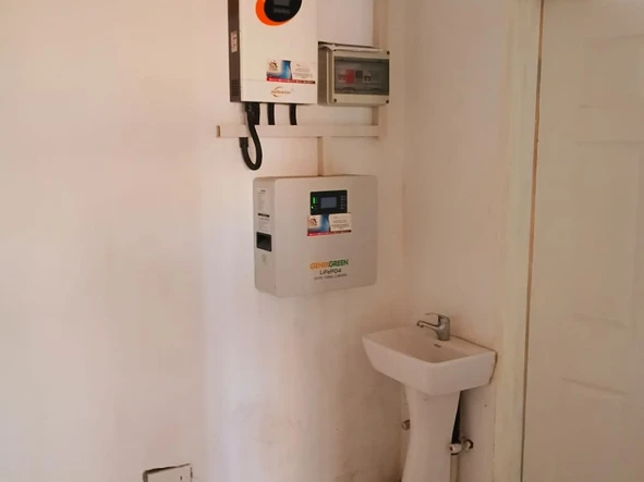 2 Bedroom Flat & Apartment