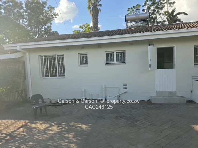 Greendale 3-Bed Garden Flat — En-suite, Parking & Tank