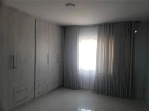 3 Bedroom Flat & Apartment