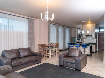 3 Bedroom Flat & Apartment