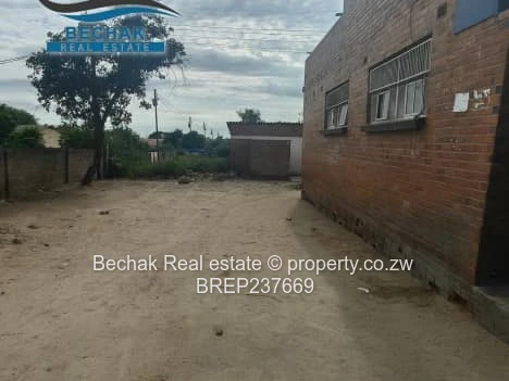 Luveve Chigumira : 300m² Shop with Yard & Loading Bay