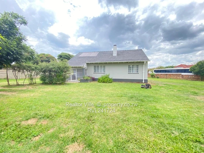 Secure Gated Eastlea Lodge with Spacious Garden & Borehole