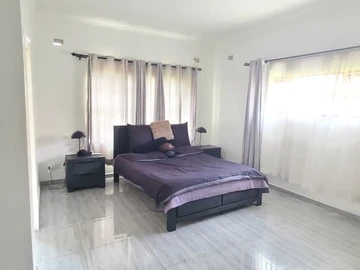 2 Bedroom Flat & Apartment