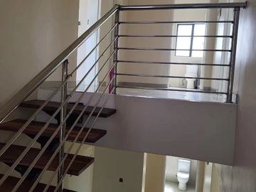 4 Bedroom Flat & Apartment