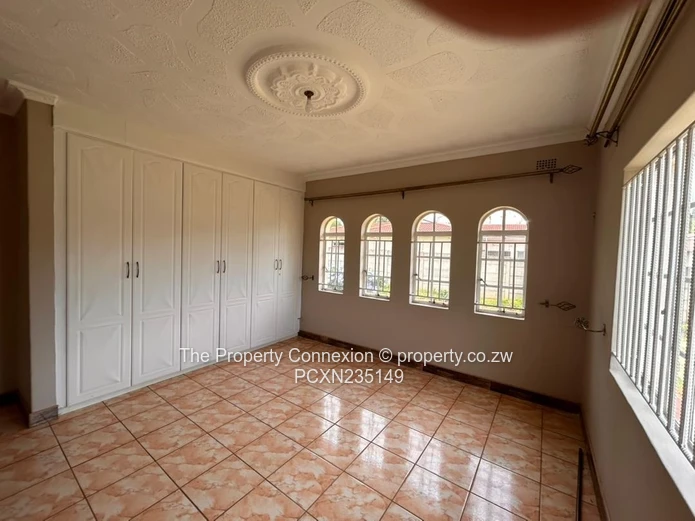 Luxury Rental Property in Helensvale, Borrowdale