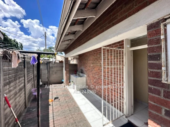 Well Kept and Spacious House in Zengeza! (Sole Mandate)