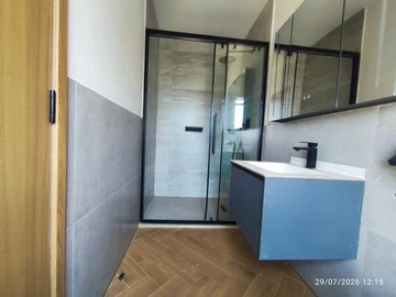4 Bedroom Flat & Apartment