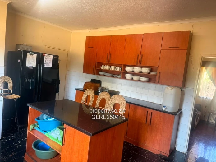 Vainona 4-Bed Family Home on 4789m² with Borehole & Solar