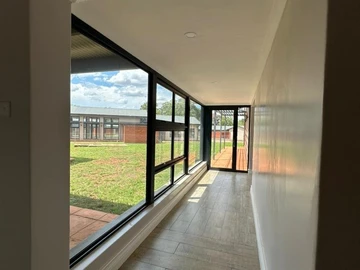 4 Bedroom Flat & Apartment