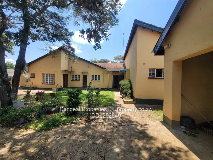 Goodhope 5-Bed Home with Pool & Spacious Grounds