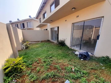 2 Bedroom Flat & Apartment