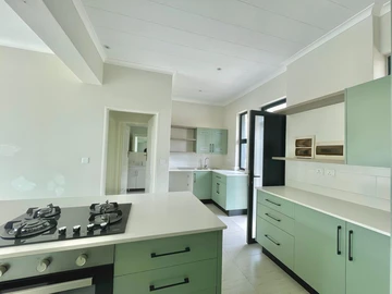 2 Bedroom Flat & Apartment