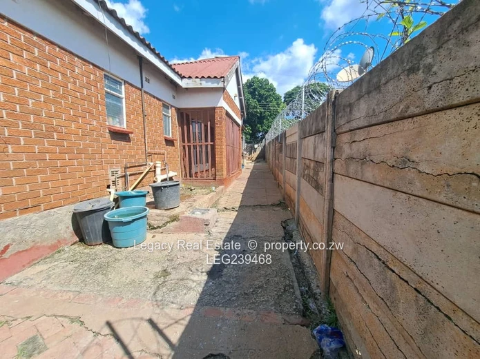 Dzivarasekwa Gunhill Family Home with ensuite & borehole