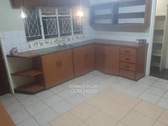 5-Bed Budiriro House -  Bath & En-suite