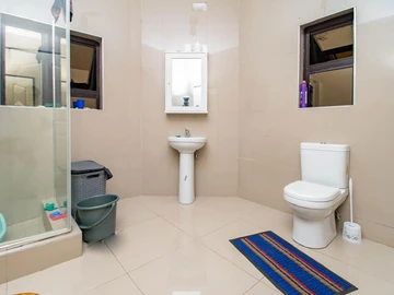 3 Bedroom Flat & Apartment