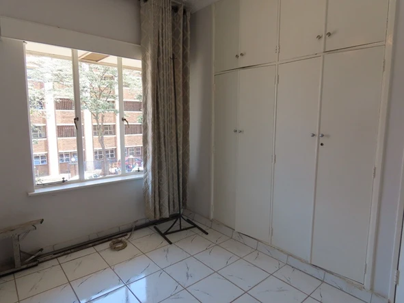 2 Bedroom Flat & Apartment