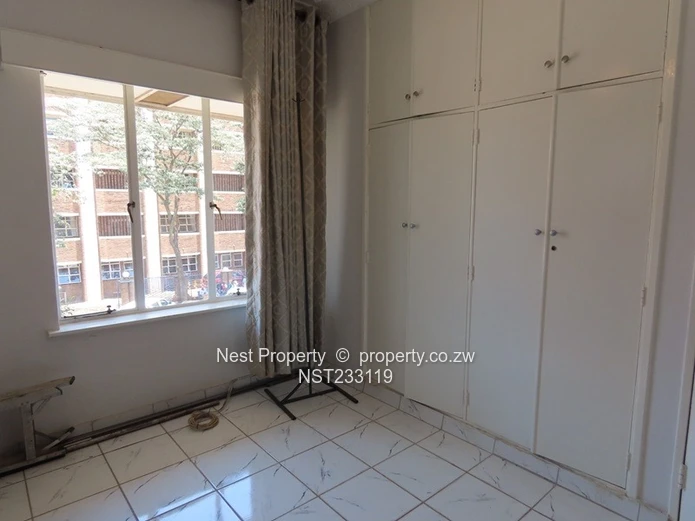 Neat 2 Bedroom Flat -  Avenues! (Sole Mandate)