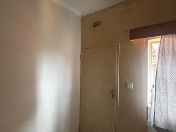 2 Bedroom Flat & Apartment