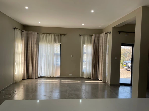 4 Bedroom Flat & Apartment