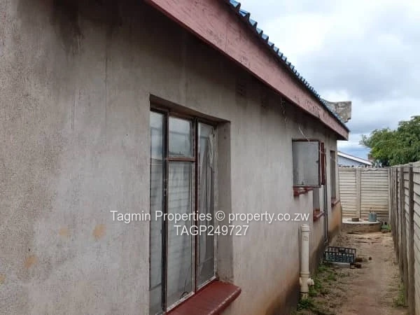 House forsale dema stand size 200sqms council cession  (Sole Mandate)