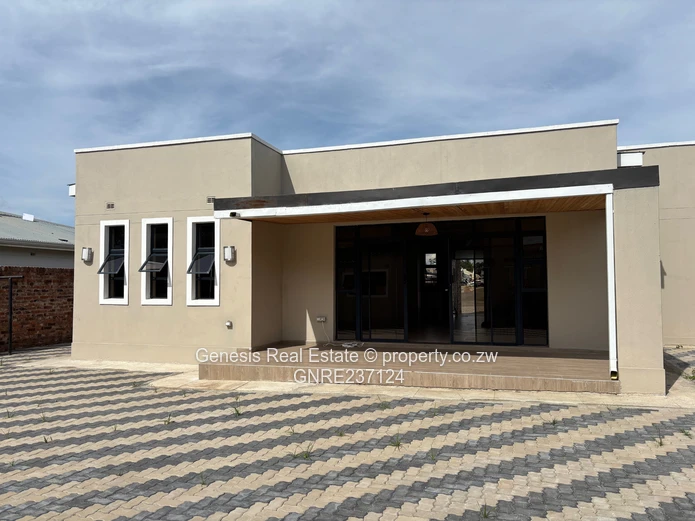 Peakwood Village 3 bedrooms with 2 bed cottage for sale 