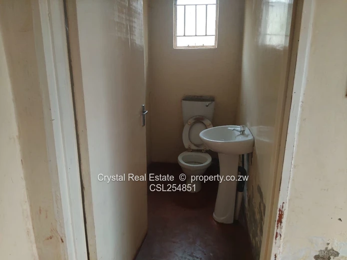Chitungwiza House , Unit H