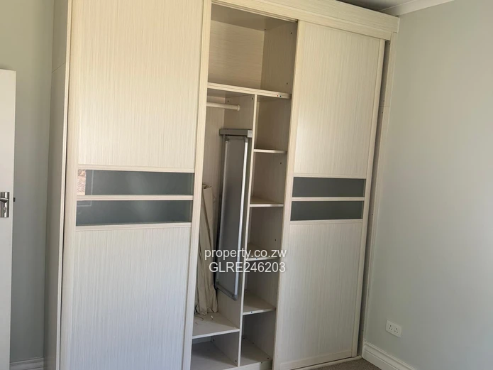 Helensvale 3-Bed Home, Light Hallway, 1.81ha & Borehole