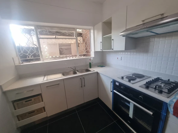 2 Bedroom Flat & Apartment