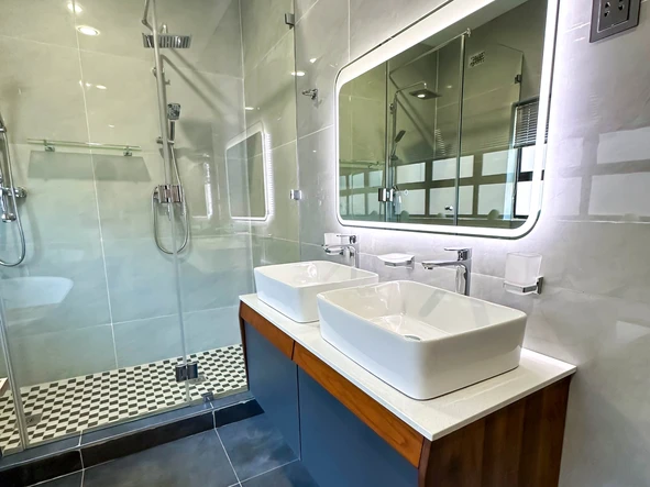 3 Bedroom Flat & Apartment