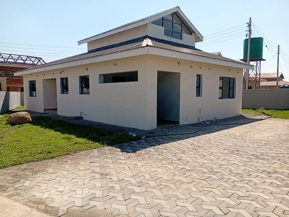 4 Bedroom Flat & Apartment