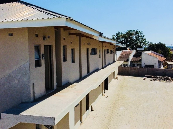 2 Bedroom Flat & Apartment