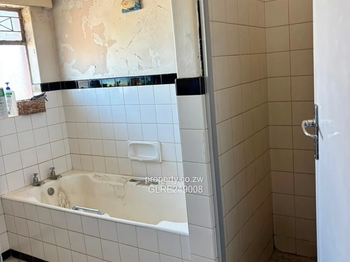 Sunny 3-Bed Avondale Flat with Garden & Borehole