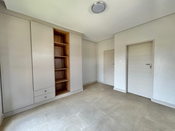 3 Bedroom Flat & Apartment