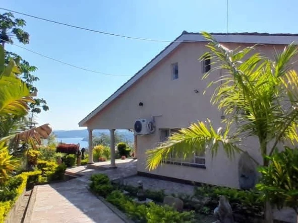 7 Bedroom House
