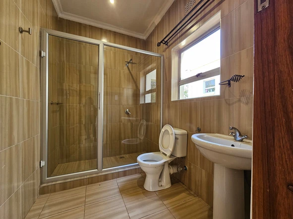 3 Bedroom Flat & Apartment