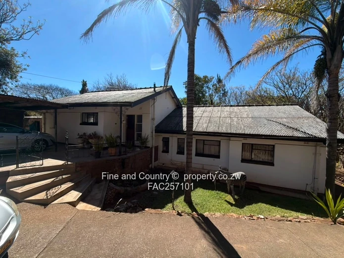 Hillside 5-Bed Home in Brilliant Location