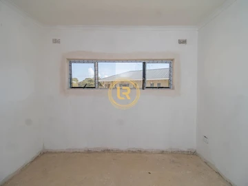 2 Bedroom Flat & Apartment