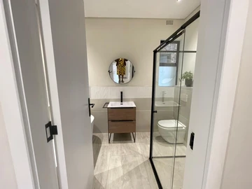 3 Bedroom Flat & Apartment