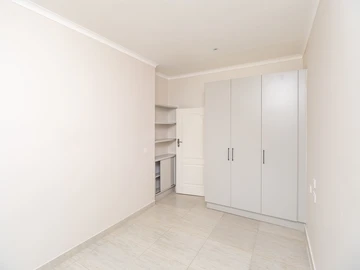 2 Bedroom Flat & Apartment