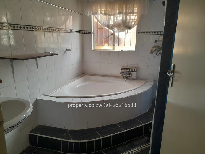 A 5 bedroomed house to let in Mt Pleasant heights phase 1