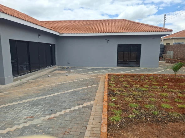 4 Bedroom Garden Flat