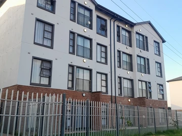 2 Bedroom Flat & Apartment