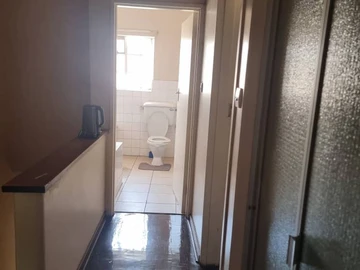 2 Bedroom Flat & Apartment