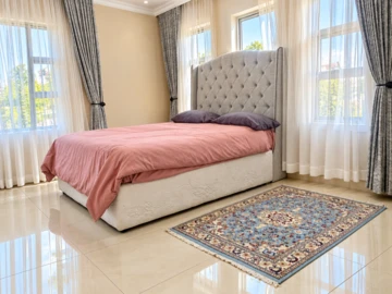 6 Bedroom House