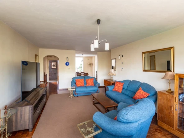 3 Bedroom Flat & Apartment