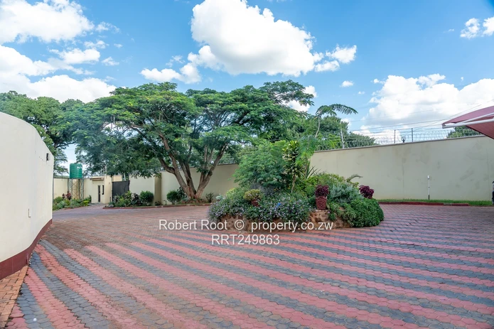 Stunning 5 bed fully furnished house in Glenlorne