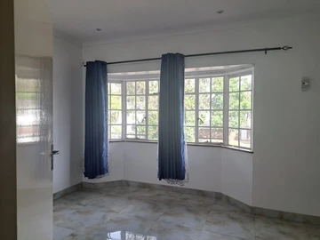 2 Bedroom Flat & Apartment