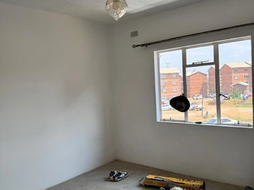 2 Bedroom Flat & Apartment