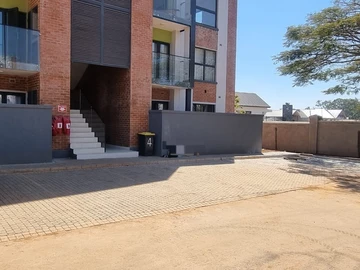 2 Bedroom Flat & Apartment