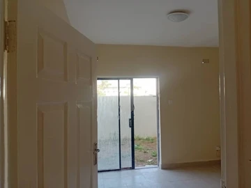 2 Bedroom Flat & Apartment